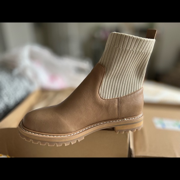 Nude women’s boots size 6.5 - Picture 3 of 7